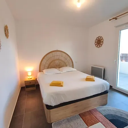 T2 With Terrace Apartment *